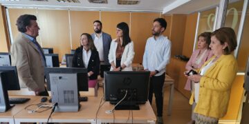 «Mientras no llega la fibra, en cualquier lugar te puedes conectar  ya con banda ancha en el cien por cien de los municipios»