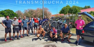 Los participantes en la ruta Transmorucha inician en Aldeadávila de la Ribera su aventura de cuatro jornadas en bici hasta Peñaranda