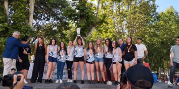 El equipo infantil femenino de voley de Peñaranda recoge en la capital salmantina su galardón como campeonas provinciales