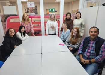 Cuatro jóvenes de Estados Unidos, Francia, Italia y Thailandia viven en Peñaranda una experiencia lingüística en familia