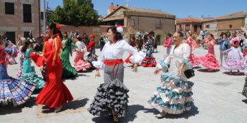 Sevillanas y caballistas llenan Villoria de alegría, bailes y colorido en una nueva y concurrida edición de su Fiesta Rociera