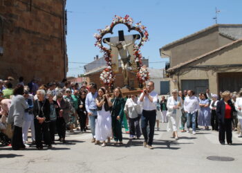 425 celemines por los banzos del Santo Cristo de la Esperanza en Villoruela para cerrar la segunda procesión de las fiestas