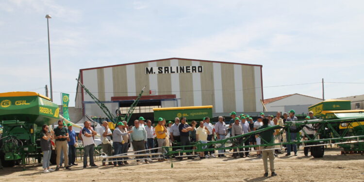 Gran éxito de público para AGROSALINERO y GIL en la jornada de puertas abiertas con exposición, regalos, sorteos y lunch