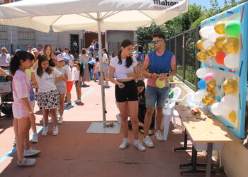 Gran ambiente y diversión en Peñaranda con la III mini feria de La Encarnación que se ha celebrado en el patio del colegio