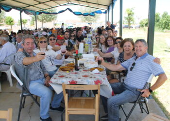 Moríñigo cierra sus fiestas en honor de San Antonio de Padua con una degustación popular de paella en el parque nuevo