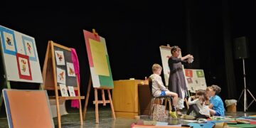 Alumnos del colegio Miguel de Unamuno de Peñaranda disfrutan en el CDS del encuentro con la ilustradora Violeta Monreal