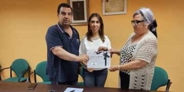 Ariadna Autismo Salamanca recibe 1.150 euros recaudados en el bingo solidario de la fiesta de la Mancomunidad Peñaranda