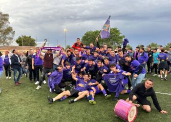 El Peñaranda logra el merecido ascenso a Regional de Aficionados y el equipo hará esta noche un paseo triunfal hasta la plaza