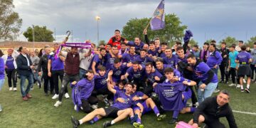 El Peñaranda logra el merecido ascenso a Regional de Aficionados y el equipo hará esta noche un paseo triunfal hasta la plaza