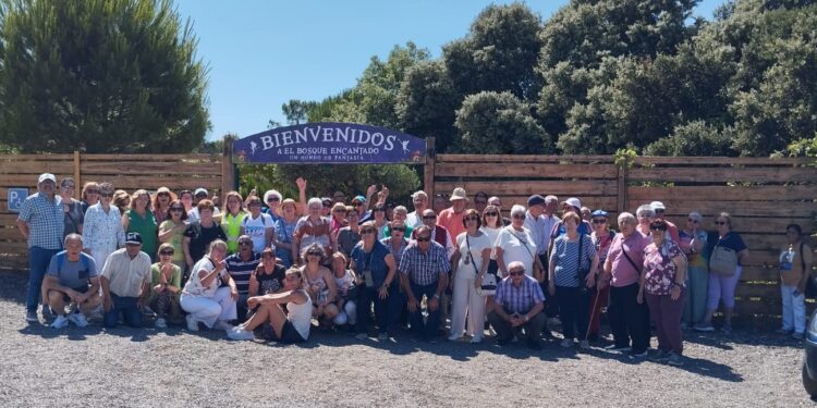 La asociación de mayores San Miguel de Peñaranda visita San Martín de Valdeiglesias (Madrid) y el Bosque Encantado