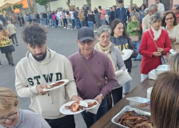 El Campo de Peñaranda reparte 600 raciones de parrillada a modo de cena en la segunda jornada de las fiestas del Corpus