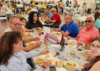 El Campo de Peñaranda reparte 350 raciones de paella en el último día de unas intensas y participativas fiestas del Corpus