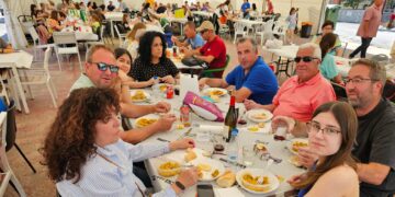 El Campo de Peñaranda reparte 350 raciones de paella en el último día de unas intensas y participativas fiestas del Corpus