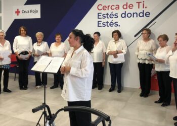 Fin de curso del taller de canto de Cruz Roja en Peñaranda con un recital en la nueva sede y un animado concurso de karaoke