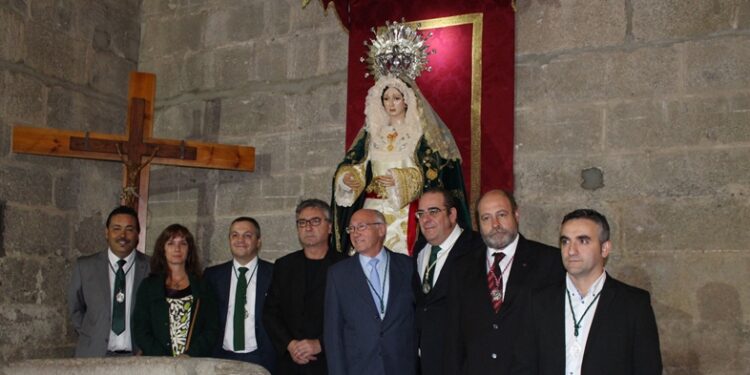 La cofradía peñarandina de la Esperanza confía de nuevo en Isabel Pantaleón para la restauración de la imagen de la Virgen