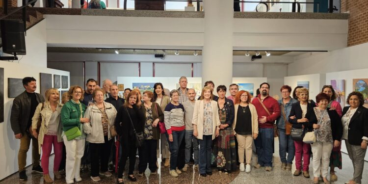 «Manos creativas» reúne en el CDS de Peñaranda los trabajos de los alumnos de los cursos y talleres de ocio y tiempo libre