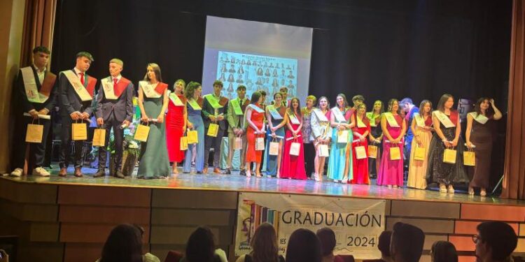 Brillante ceremonia de graduación de los alumnos del Instituto Germán Sánchez Ruipérez en su despedida del centro