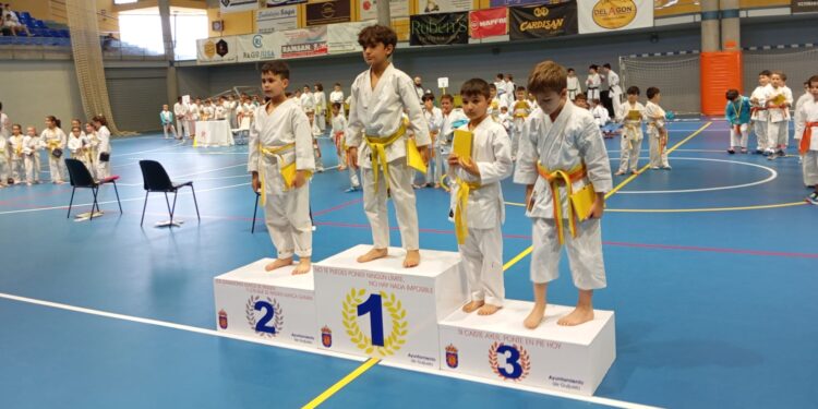 Gran papel del club de karate CID Peñaranda en la villa de Guijuelo con ocho merecidos podios en el campeonato provincial