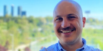 Mario Campano: «Fui uno de los primeros en salir del armario abiertamente en mi pueblo y trabajé arduamente para que se izara la bandera de la igualdad en nuestro Ayuntamiento»