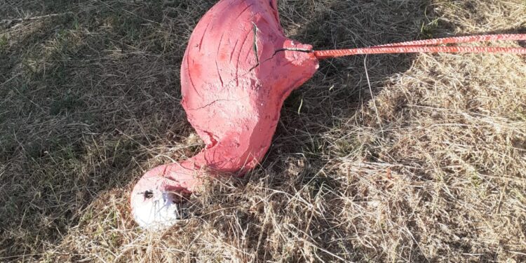 Indignación en Moríñigo que amanece este domingo con varios destrozos en el parque en el fin de fiesta de los vándalos