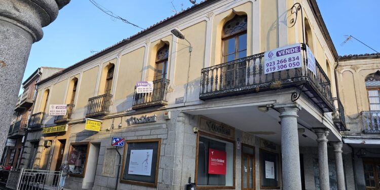 Vivir en un palacio ya es posible en pleno centro de Peñaranda: una propiedad que sale en venta por 200.000 euros