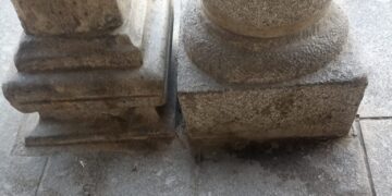 Quejas vecinales en Peñaranda por la suciedad y olores que dejan los orines caninos en las esquinas y en las columnas de las plazas