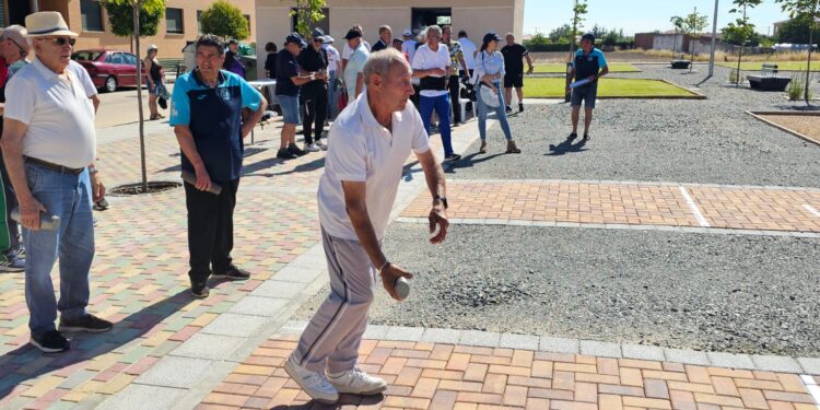 Peñaranda hace realidad el sueño de Juan Sánchez Verdes con unas nuevas pistas de calva y petanca que ya llevan su nombre