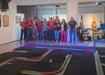 Peñaranda acoge en el zaguán del CDS un nuevo encuentro Mini Z con clubes de Madrid y Valladolid y los anfitriones locales