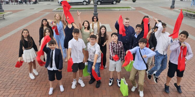 Emotiva ceremonia de graduación en Peñaranda para los alumnos de sexto curso de Primaria del colegio Severiano Montero
