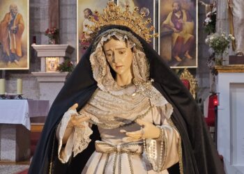 Peñaranda contempla el espectacular cambio de Nuestra Señora de la Soledad a iniciativa de la nueva junta de la cofradía y cabildo