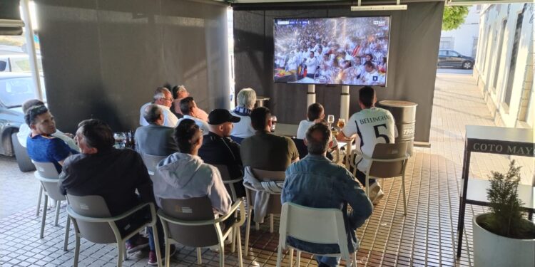 Peñaranda unifica el horario de cierre para bares y terrazas y lo amplía en media hora en los meses de junio hasta septiembre