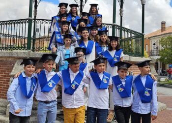 El colegio Miguel de Unamuno brinda en Peñaranda una emotiva despedida a los alumnos de sexto que dejan ya el centro