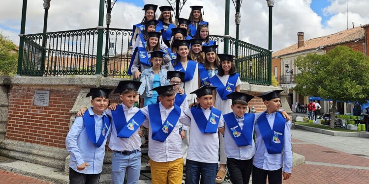 El colegio Miguel de Unamuno brinda en Peñaranda una emotiva despedida a los alumnos de sexto que dejan ya el centro