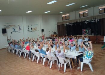La asociación de mayores Los Charros cierra su semana cultural en Villoruela con misa, ágape y comida en el salón del multiusos