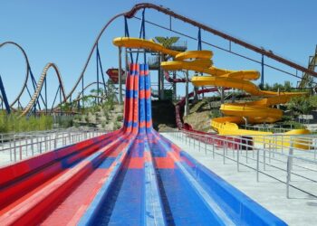 Warner Beach y el parque madrileño del Retiro, destino de la excursión para jóvenes del Ayuntamiento de Peñaranda