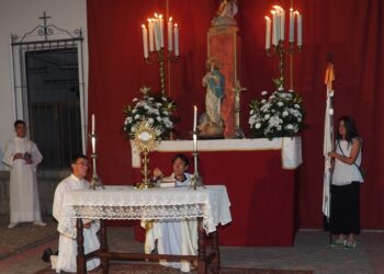 El PSOE de Peñaranda aclara que no cedió la fachada del instituto para la vigilia y pide a PEC «prudencia e información previa»