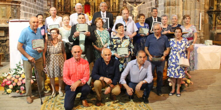 Los mayores de Santiago de la Puebla disfrutan de su fiesta anual con convite, misa y comida en el merendero del Margañán