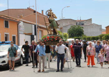 Los conductores se encomiendan a San Cristóbal en Peñaranda y reciben la bendición para que el santo les proteja en carretera