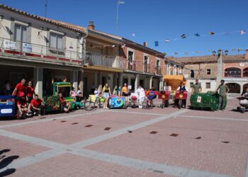 «Campesinos de asfalto» gana la I edición de la carrera de autos locos que ha generado gran expectación en Santiago de la Puebla