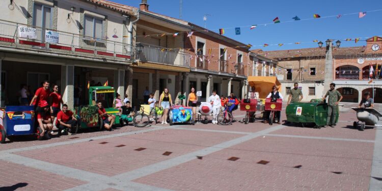 «Campesinos de asfalto» gana la I edición de la carrera de autos locos que ha generado gran expectación en Santiago de la Puebla