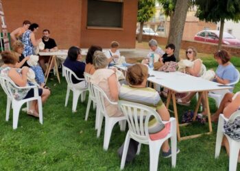 Palaciosrubios, Cantaracillo y Coca de Alba acogerán este verano los talleres de bordado «Al fresco» que ofrece la Diputación