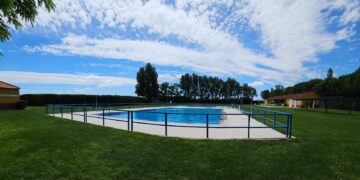 Aldeaseca de la Frontera: el privilegiado entorno para refrescarse en verano en sus piscinas municipales a precios «de ganga»
