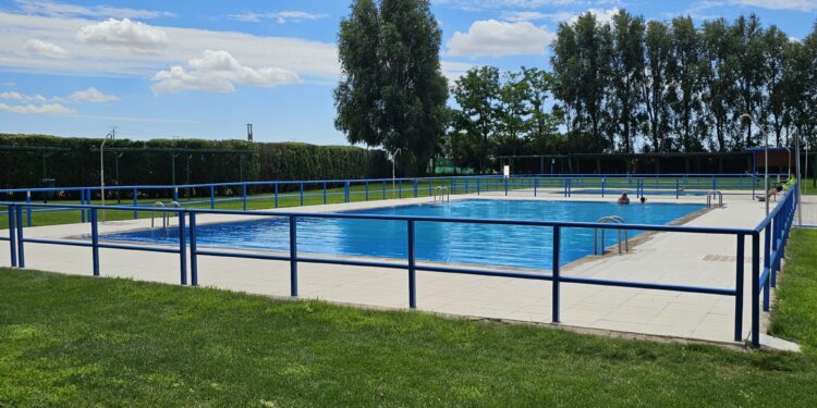 Aldeaseca de la Frontera: el privilegiado entorno para refrescarse en verano en sus piscinas municipales a precios «de ganga»