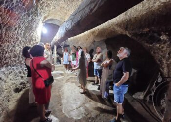Gran éxito de la I ruta por las bodegas de Macotera que pone en valor el rico patrimonio etnográfico que se conserva en la villa