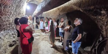 Gran éxito de la I ruta por las bodegas de Macotera que pone en valor el rico patrimonio etnográfico que se conserva en la villa