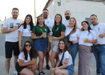 Bóveda del Río Almar vive ya sus fiestas de verano con el colorido y animación que ponen las peñas en el parque municipal