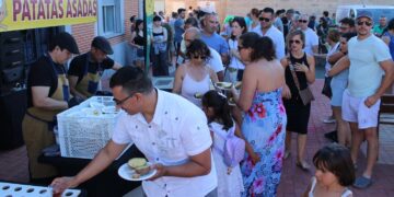 Bóveda del Río Almar despide sus fiestas de verano con una invitación a patatas asadas y animación para el público familiar