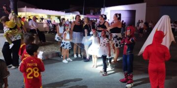 Los disfraces ponen las notas de animación y colorido en las fiestas de Cordovilla con la participación de niños y adultos