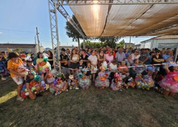 Villoruela vive un gran concurso de disfraces con niños y adultos llenando de animación, colorido e imaginación la zona de la ermita