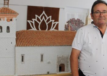 Cuadros, edificios históricos y barcos entre la treintena de obras que Benjamín Delgado expone en Santiago de la Puebla